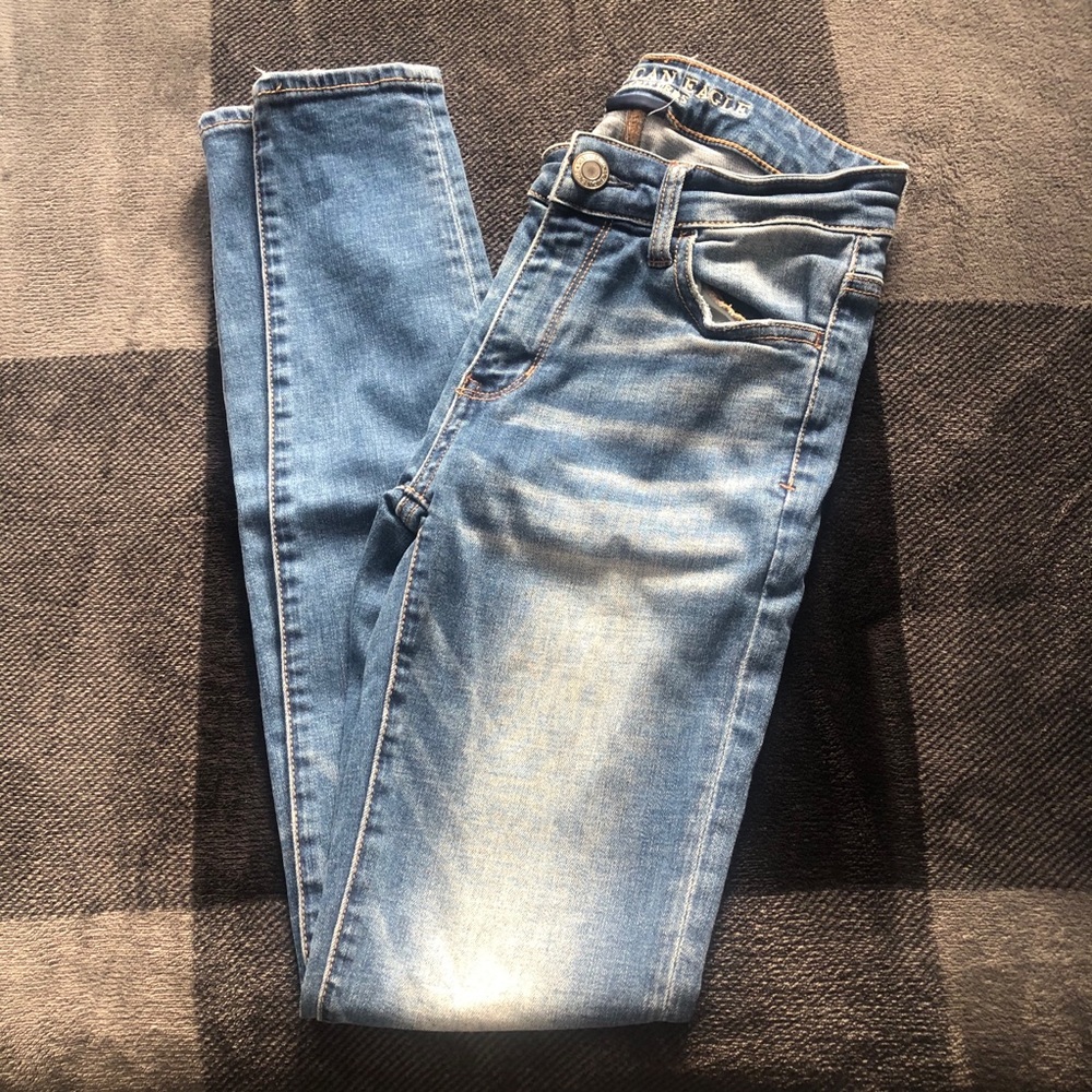 American Eagle light wash skinny jeans
